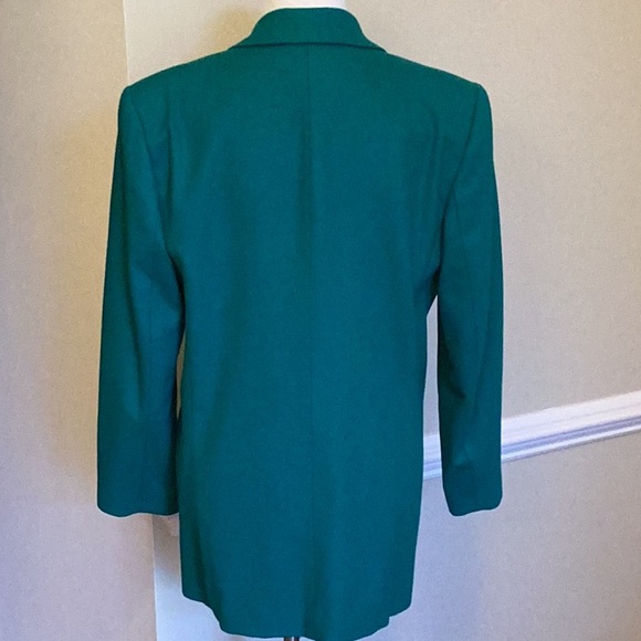 Requirements 1 button jacket size 10 in a gorgeous shade of green. lined. - Picture 5 of 10
